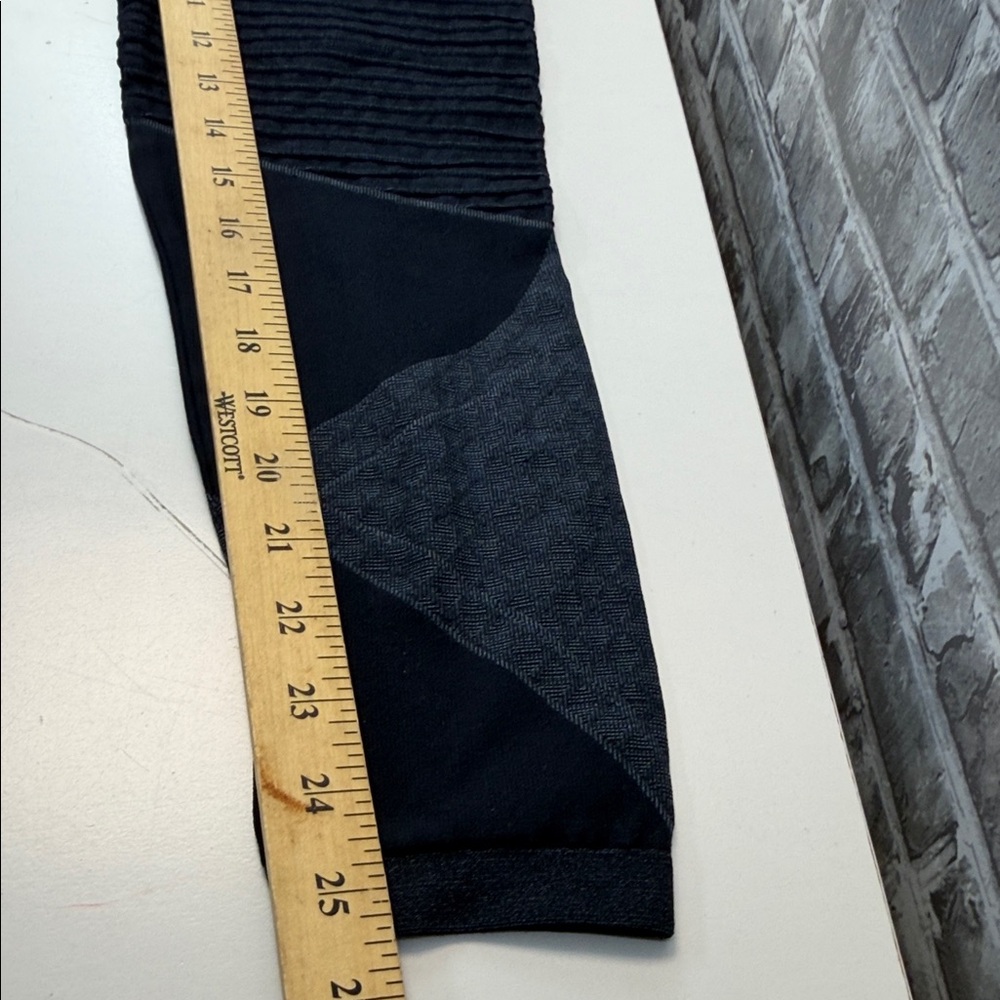 SPANX Patterned Leggings - Picture 7 of 11